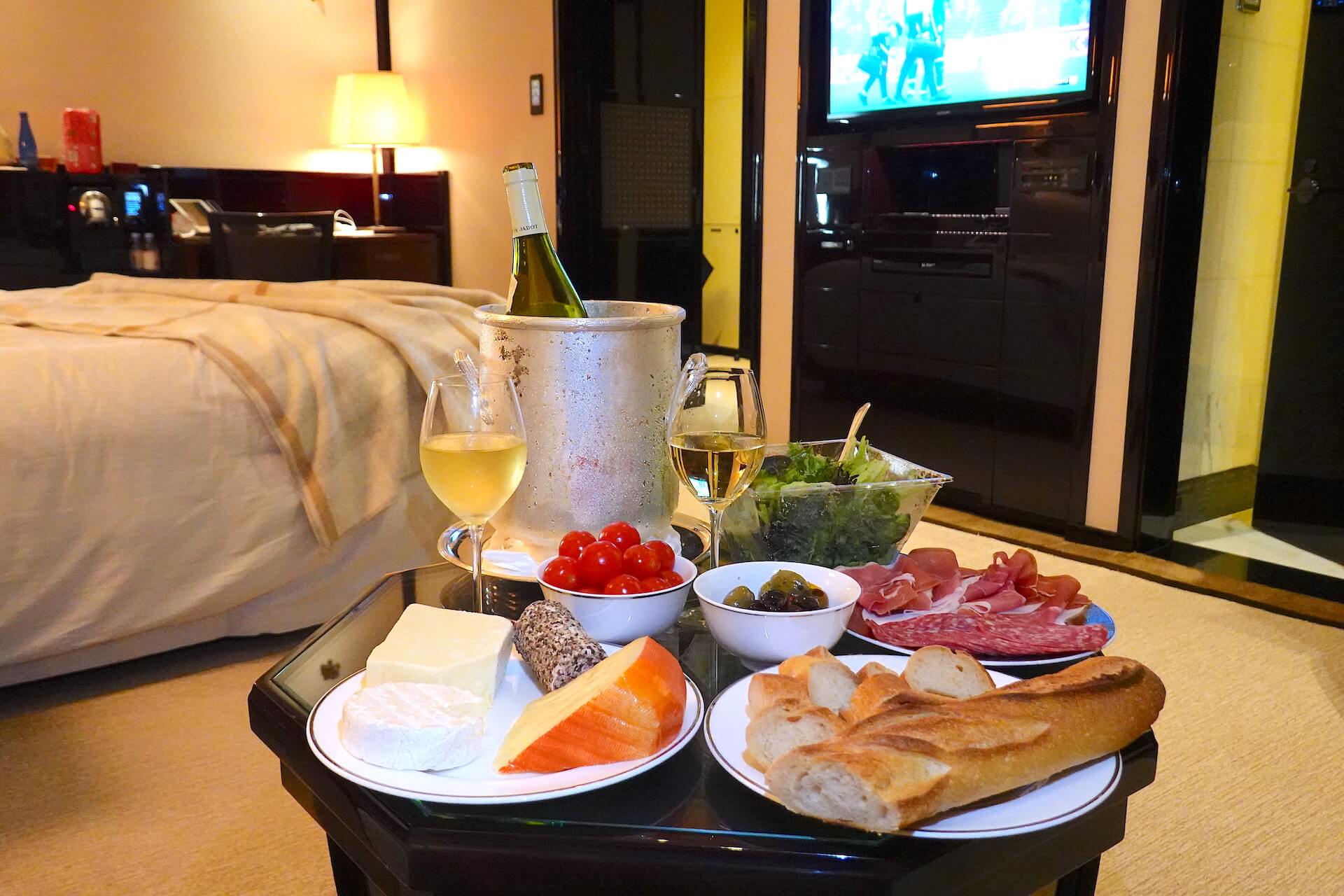 The Art of Dining In on Vacation: The Hotel Picnic